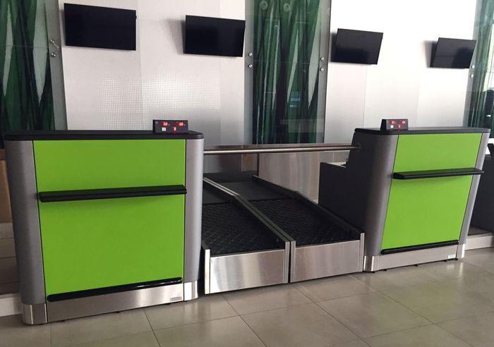 Standard baggage check-in conveyors