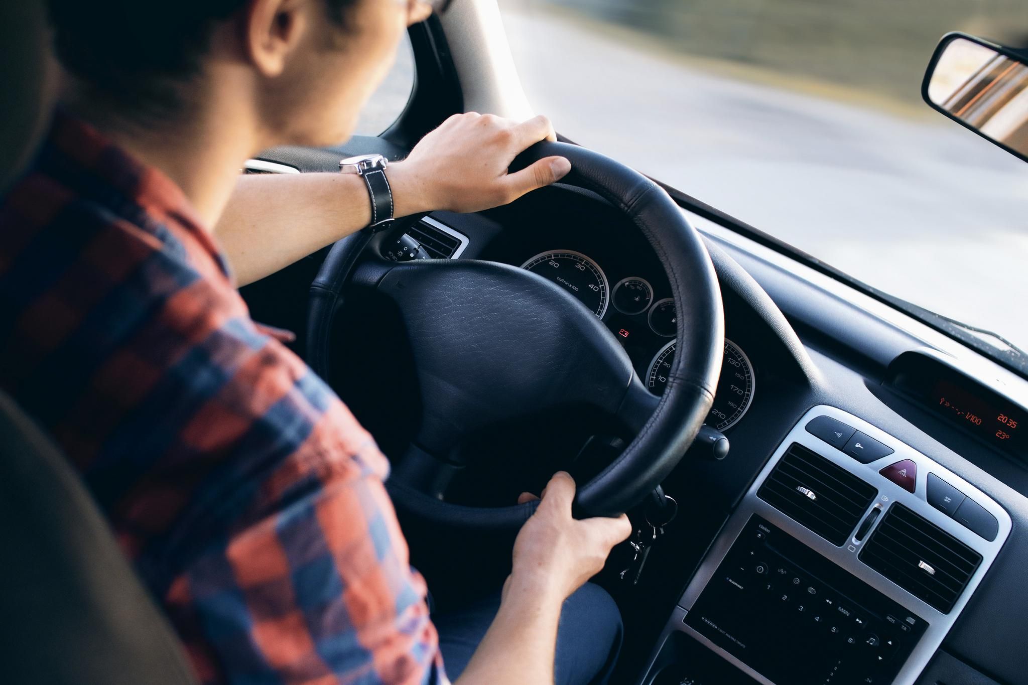 EN VOITURE