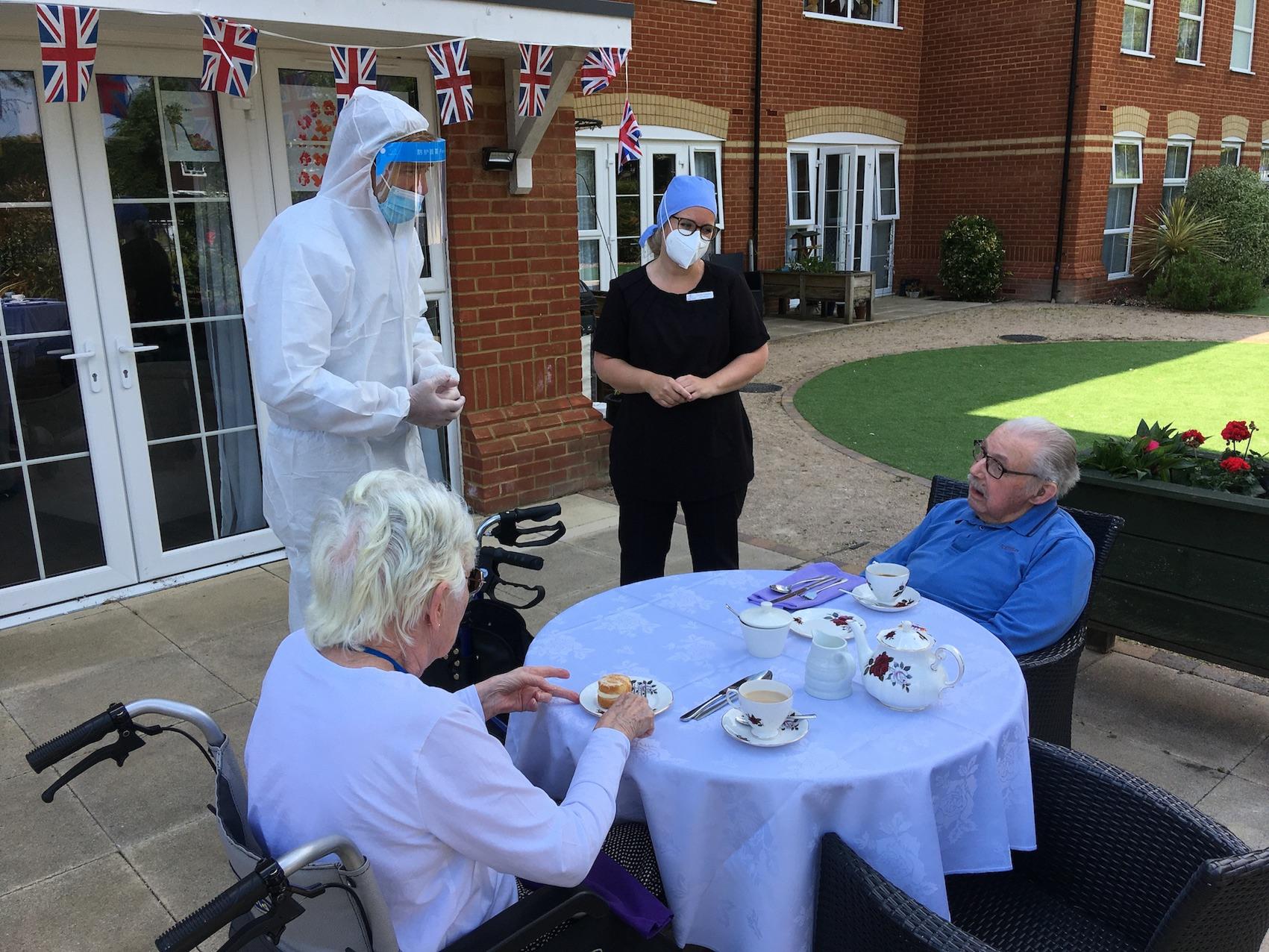 Encore Care Homes welcome MP Tobias Ellwood for volunteer visit