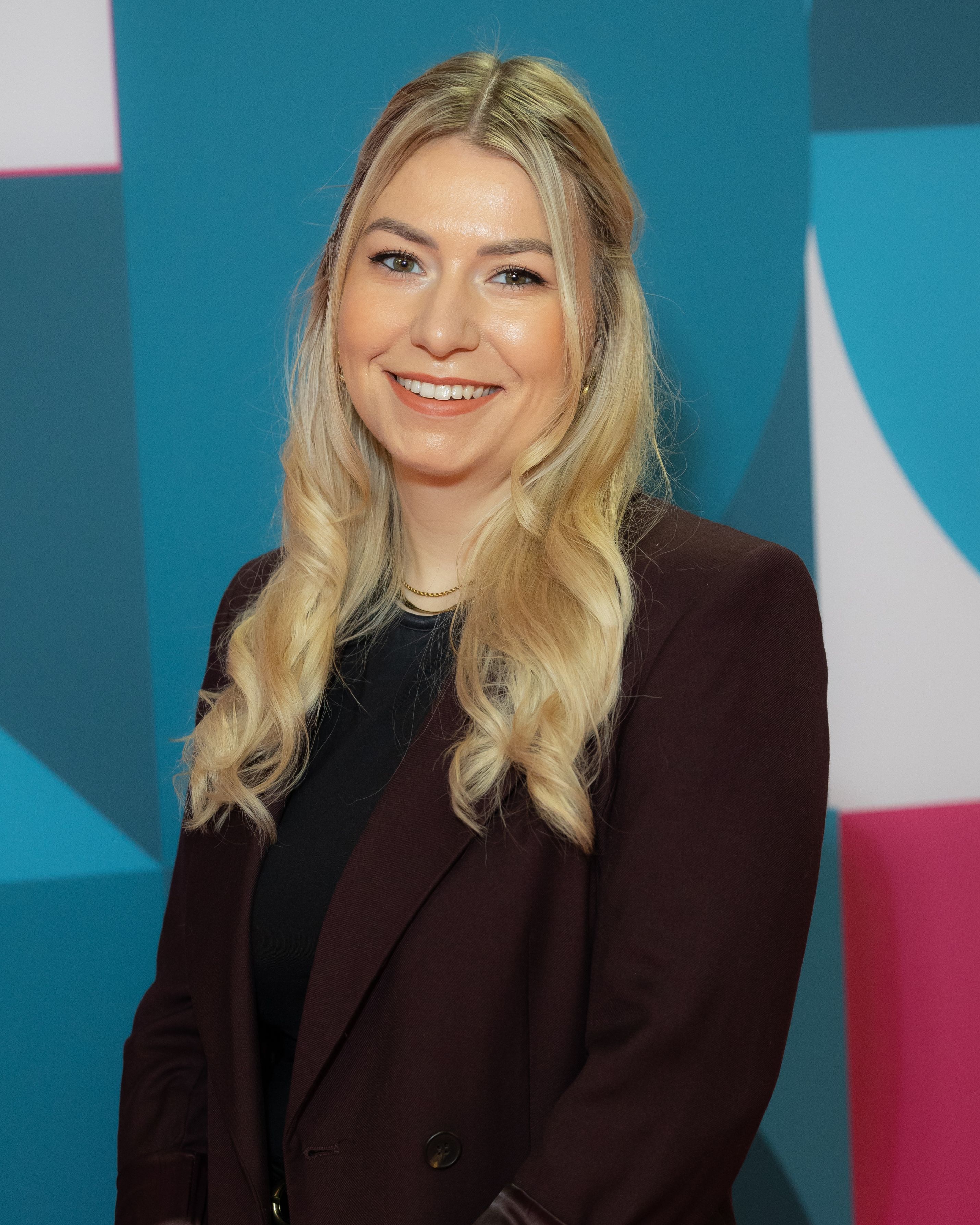 Jasmin Mathans Group Marketing Manager +44 (0)24 7671 9687 lvsmarketing@closerstillmedia.com