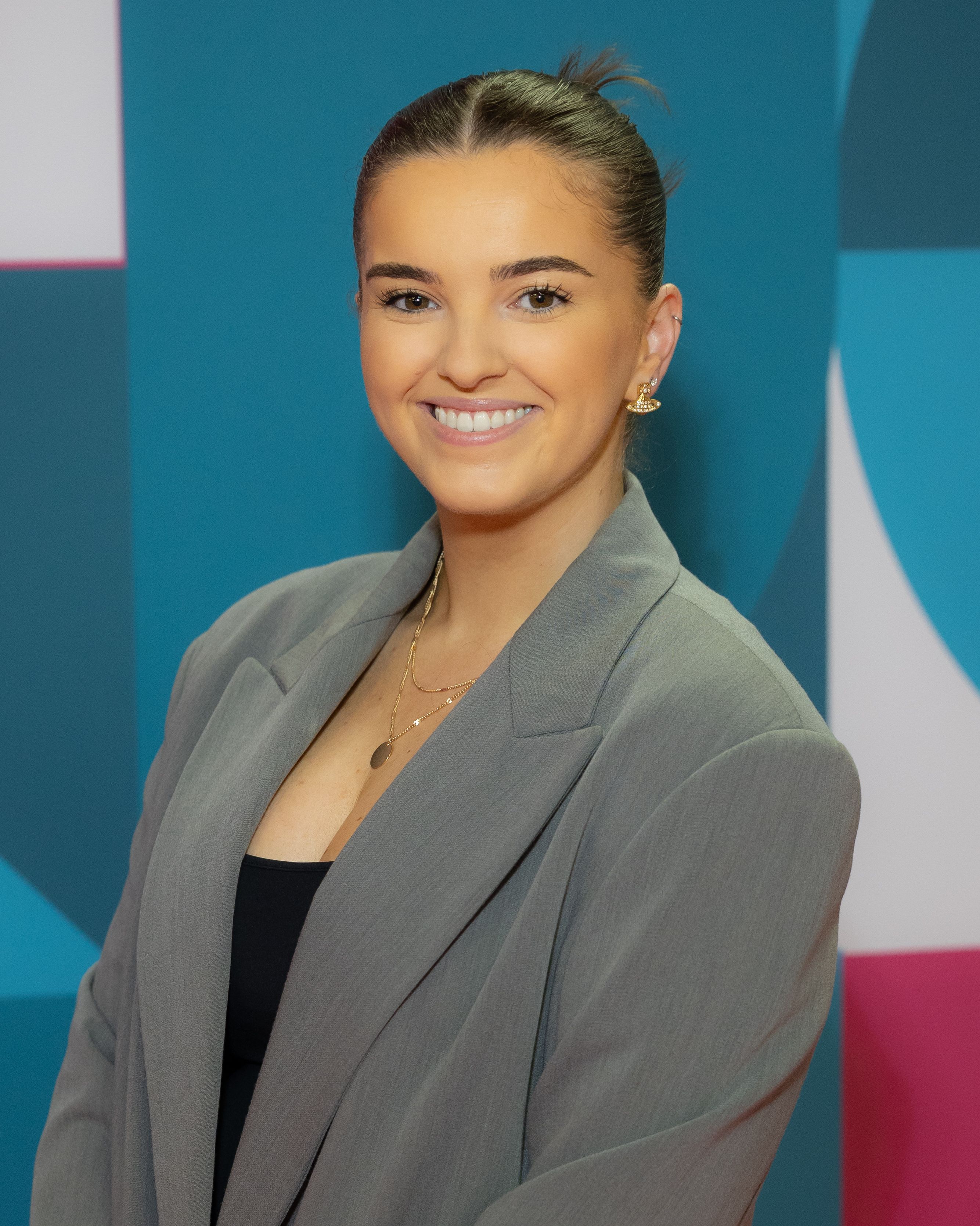 Hannah True Marketing Manager +44 (0)24 7671 9687 lvsmarketing@closerstillmedia.com