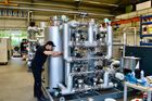 Hydrogen purification and drying for high-purity H₂