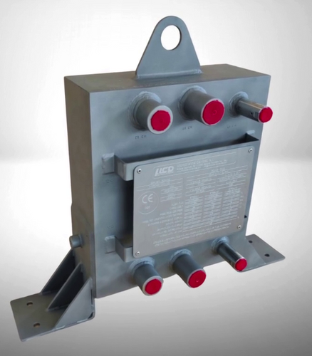 Multistream HE for high pressure H2 compressor cooling