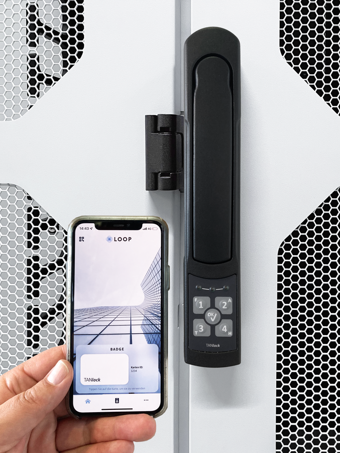 Protect server cabinets with your smartphone!