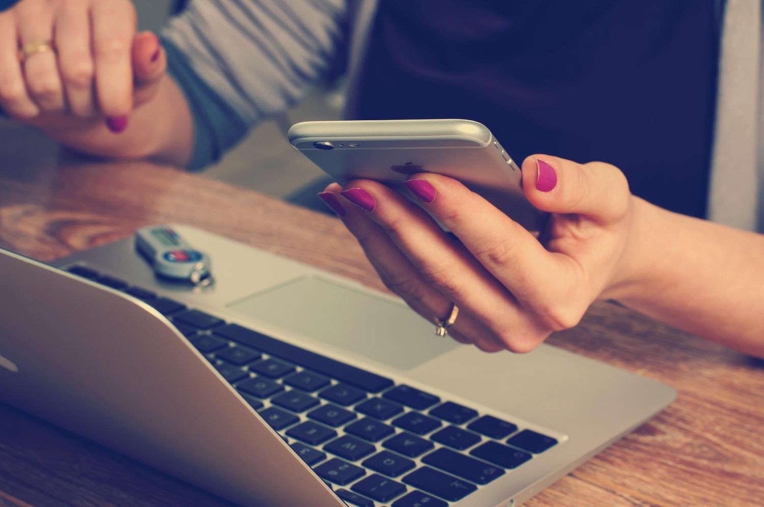 Lockdown shopping shifts to smartphones - but why?