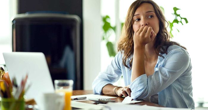 Los investigadores advierten que el discurso sobre reemplazo por IA está afectando a la salud mental laboral