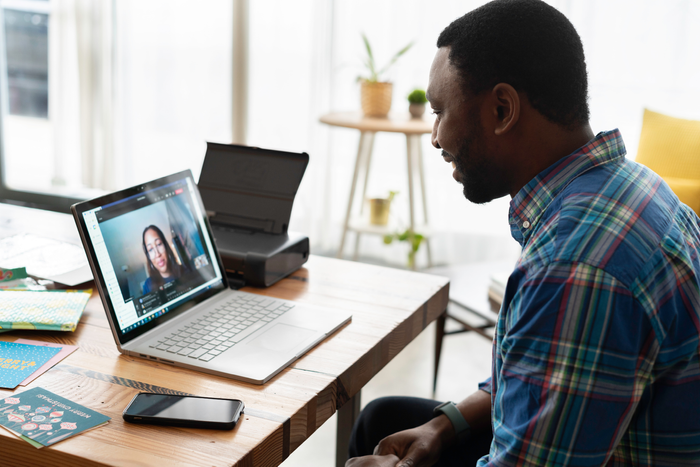 Recruter les salariés virtuellement, créer des liens réels