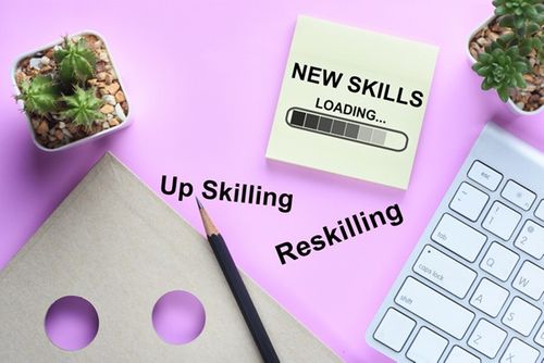 L'upskilling et le reskilling en 2025 : Comment Talentia révolutionne la transformation des compétences