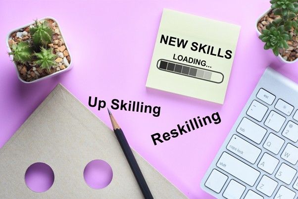 L'upskilling et le reskilling en 2025 : Comment Talentia révolutionne la transformation des compétences