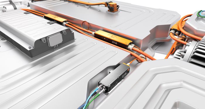 Current and voltage measurement in HV aluminum and copper cables