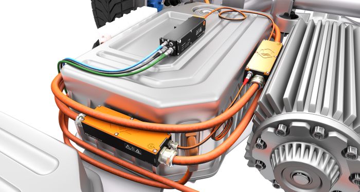 Current and voltage measurement in HV aluminum and copper cables