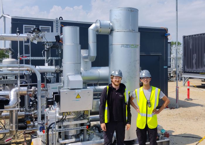 Hydrogen purification and drying for high-purity H₂