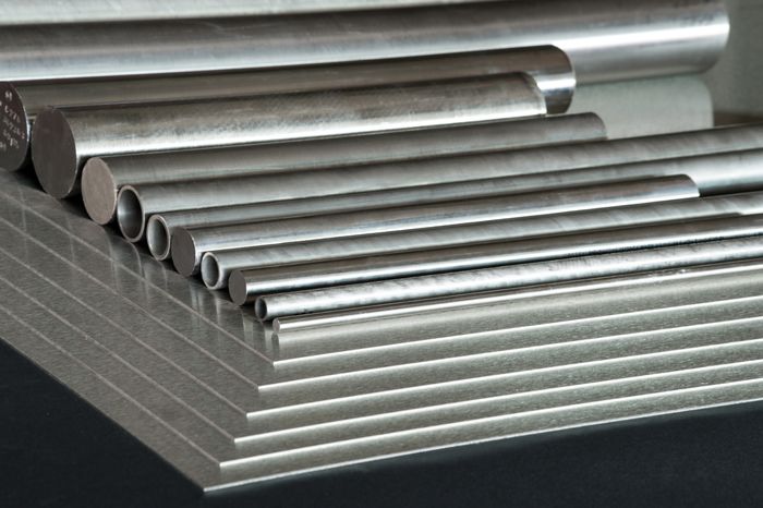 Sheets, bars, and tubes in nickel and nickel-based alloys