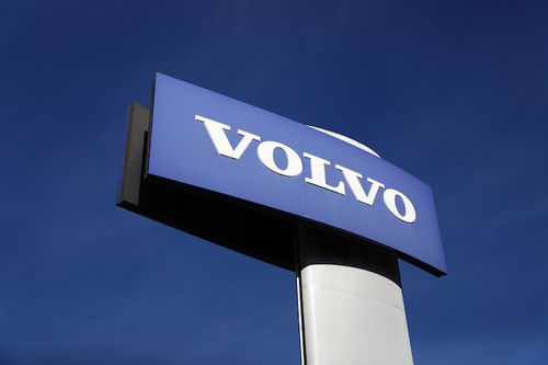 Volvo Reveals a Long-Range Hydrogen Fuel-Cell Truck