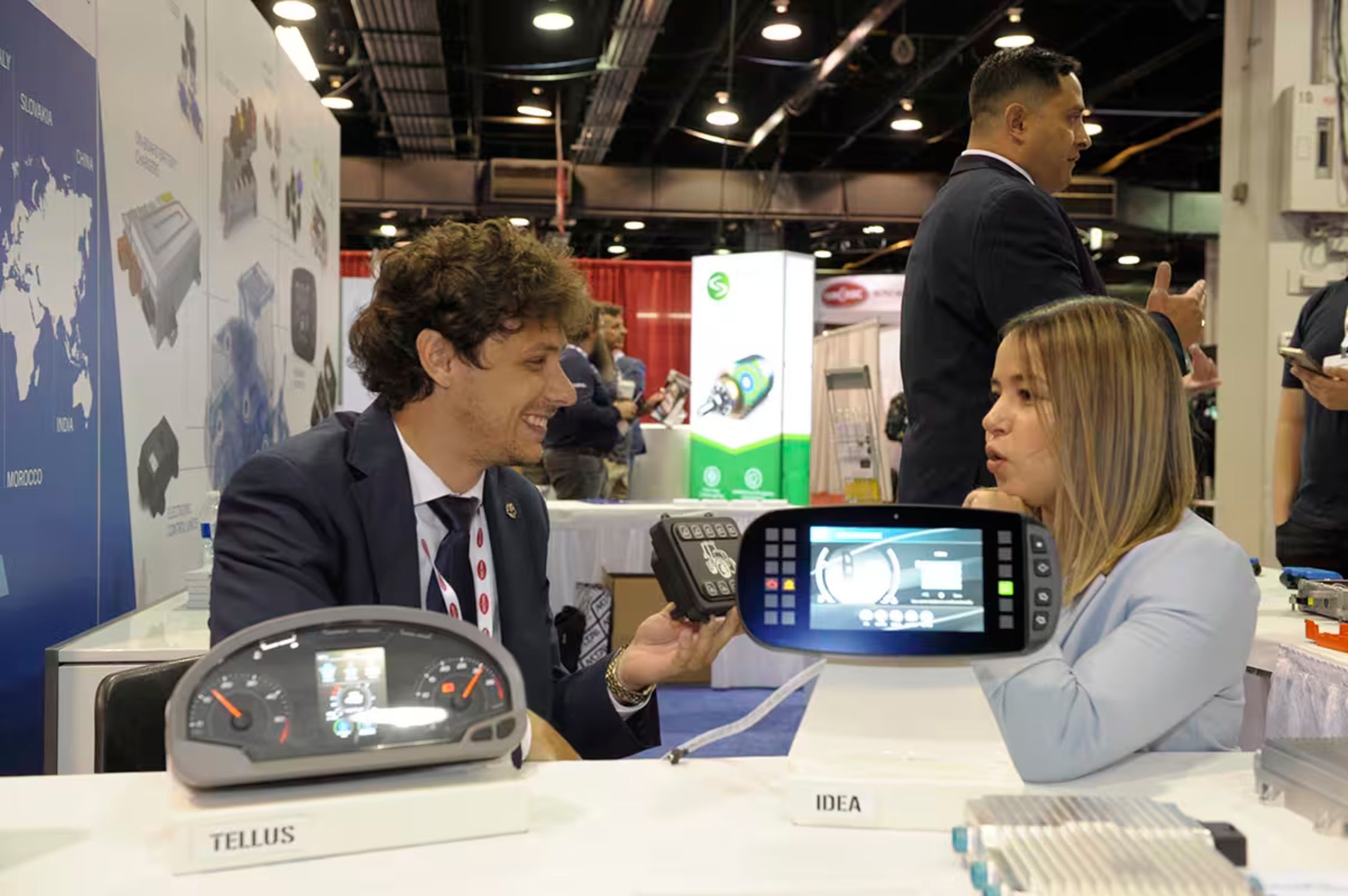 Image shows an exhibitor networking with an visitor at iVT Expo Chicago