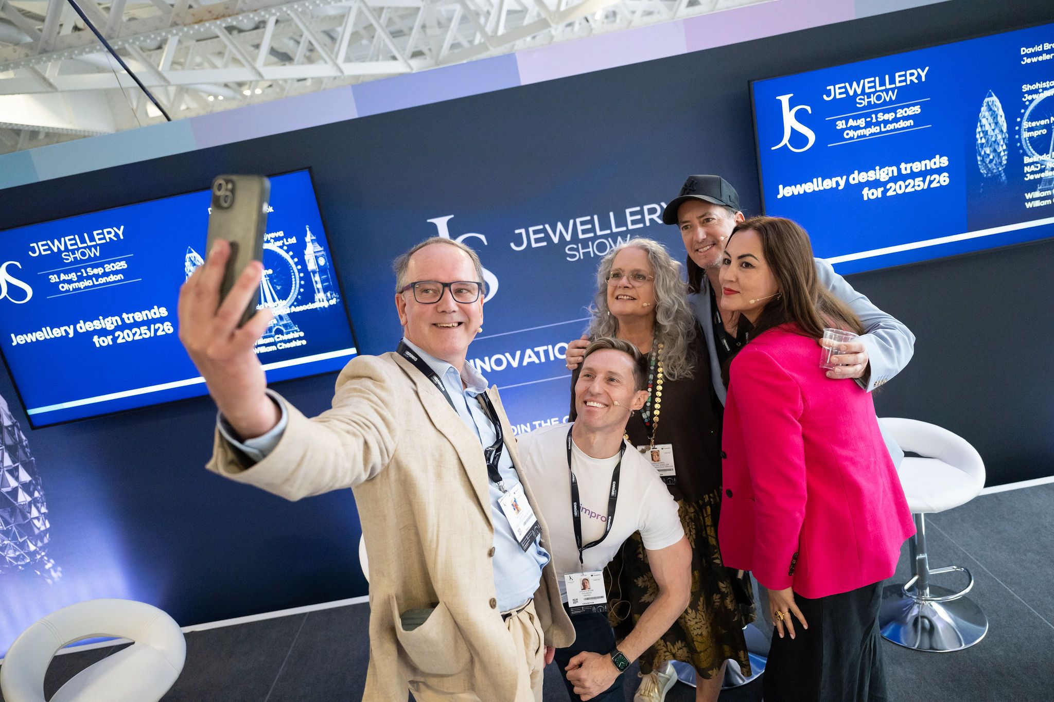 A group of delegates taking a photo together at Jewellery Show 2025.