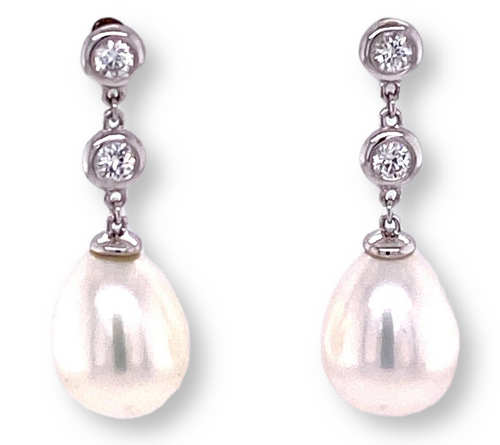 Fw Pearls 18ct Earrings