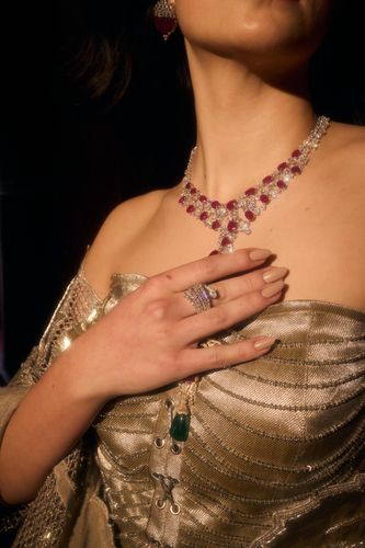18kt Necklace studded with Natual Diamonds and Natual Ruby