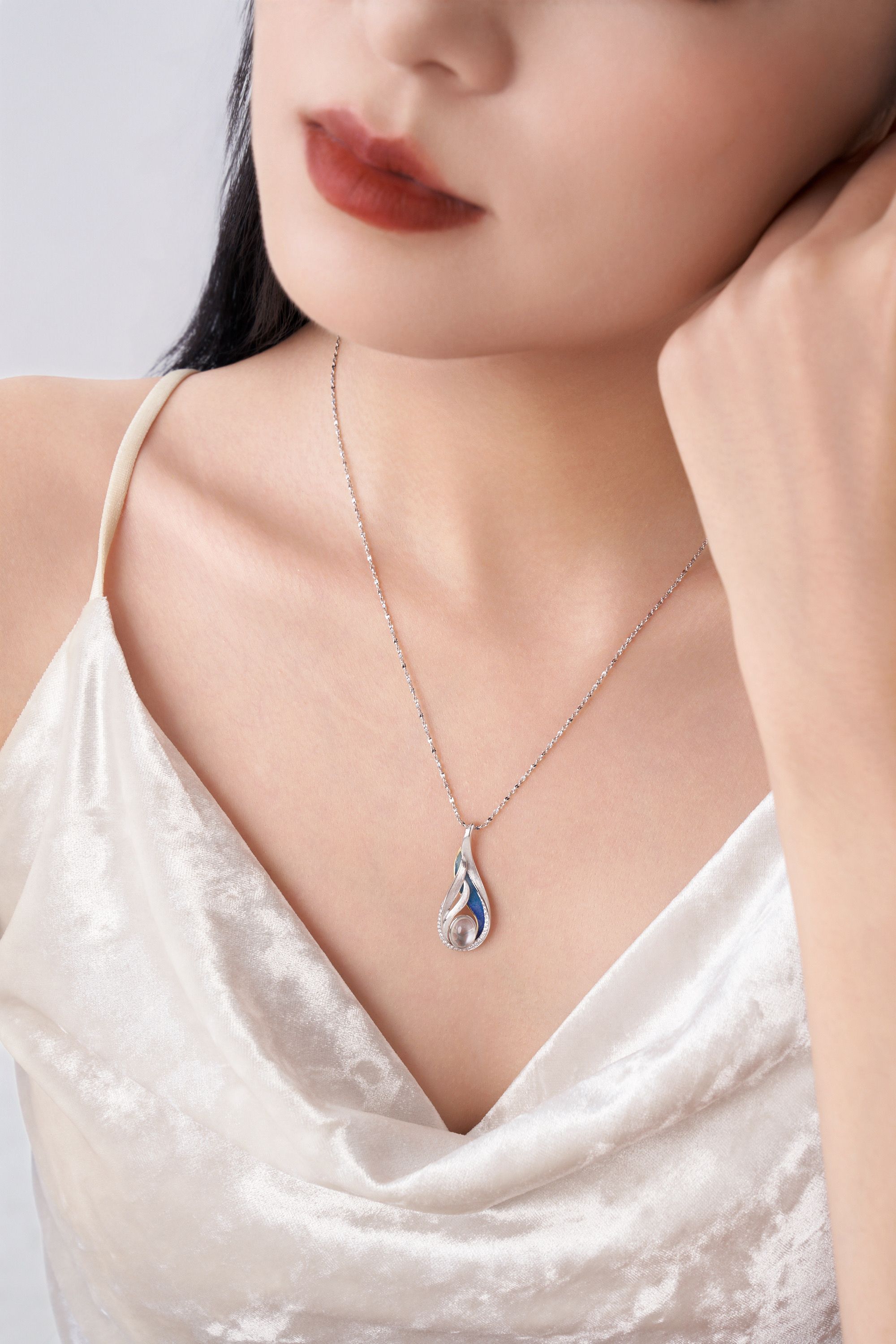Veloura Necklace