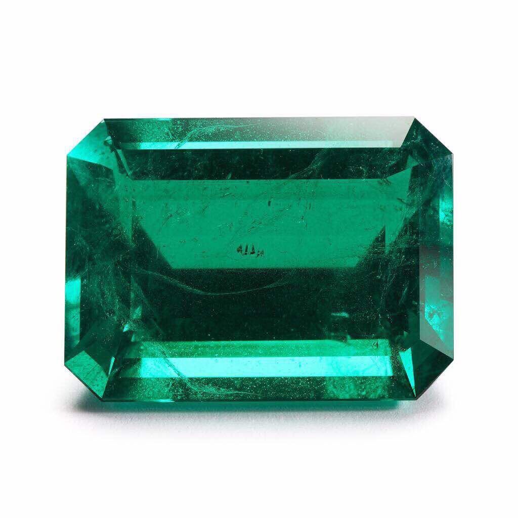 Nila Rubia Gems