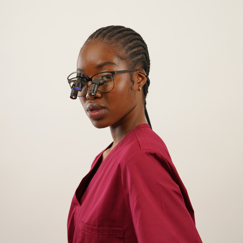 The Loupes Company Debuts Ultra-lightweight Loupes for Vets at the London Vet Show