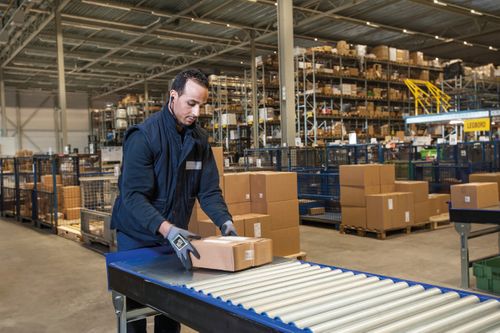 Zero-error parcel sorting with smart watch and light tag