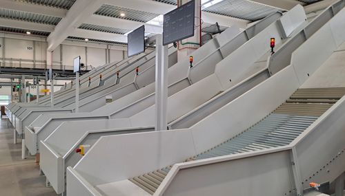 Chutes & Slides for Logistics Hubs