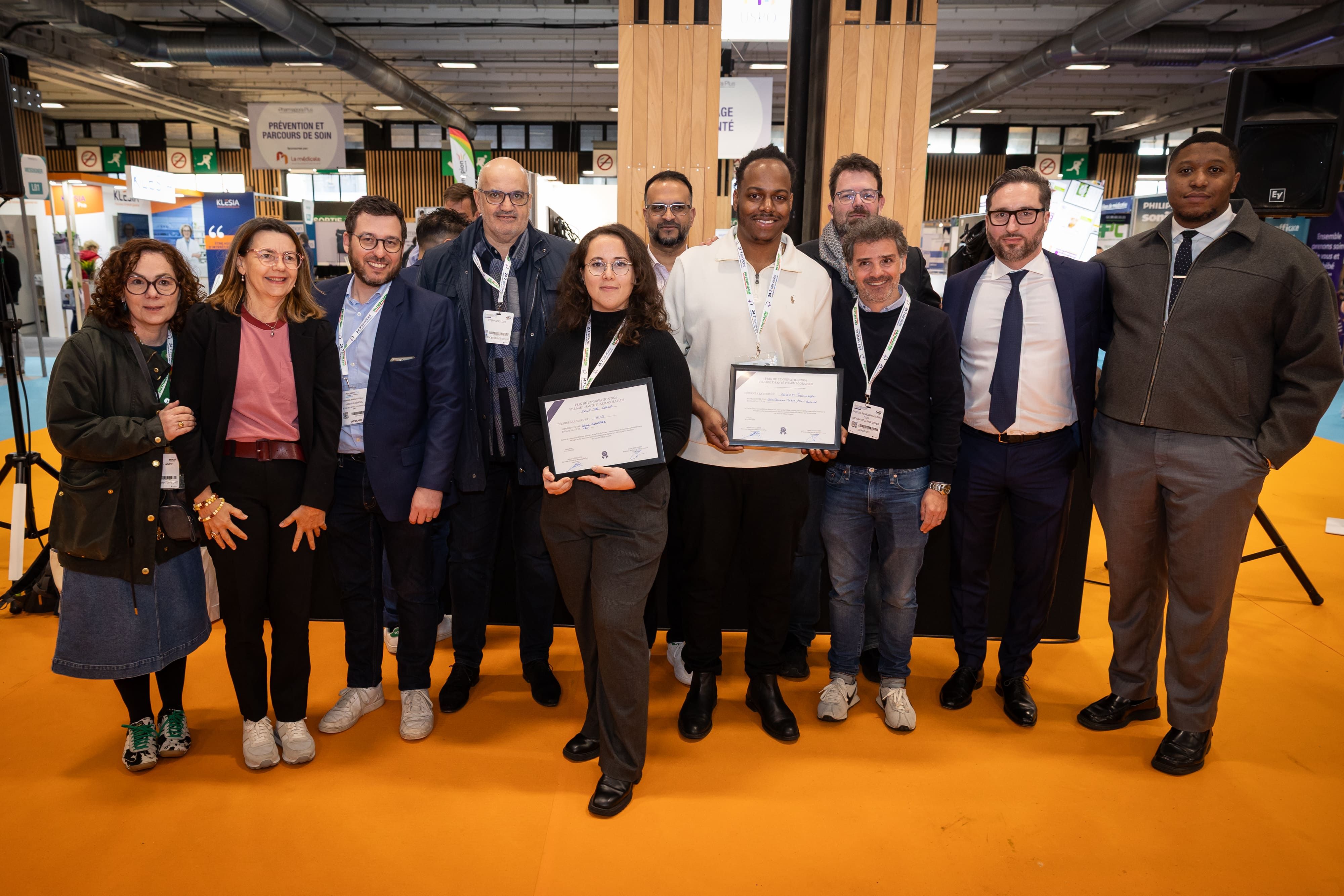 Le jury et les lauréats lors de la cérémonie du prix de l'innovation au salon PharmagoraPlus