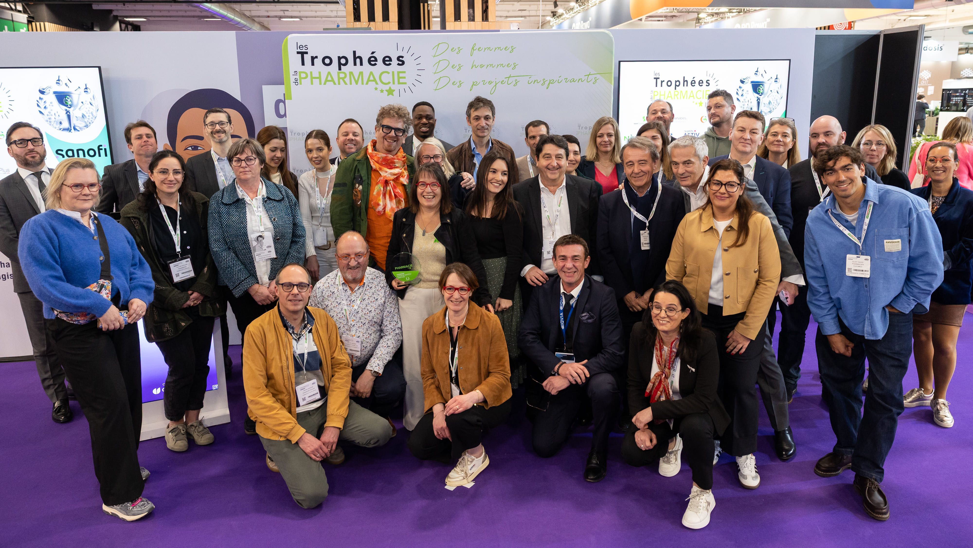 Les lauréats et le jury lors de la cérémonie des Trophées de la pharmacie au salon PharmagoraPlus