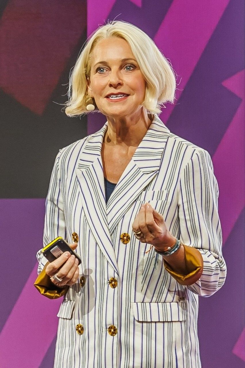 Expert in Communication, Technology, and Leadership