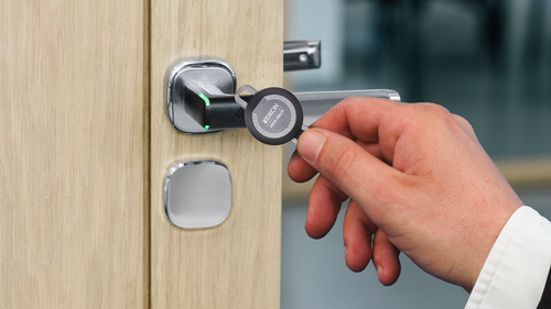 Secure and Documented Access: Advanced Access Control for Data Centers