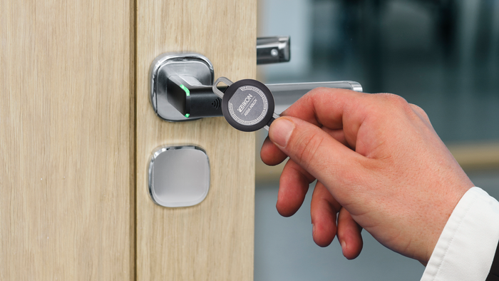 Secure and Documented Access: Advanced Access Control for Data Centers