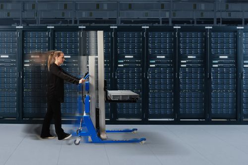 PRONOMIC präsentiert spezielle nachhaltige Server-Handling Hebelifte
