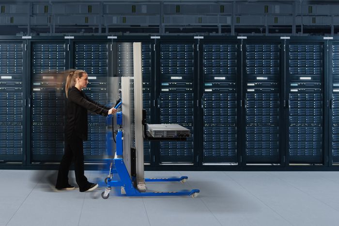 PRONOMIC präsentiert spezielle nachhaltige Server-Handling Hebelifte