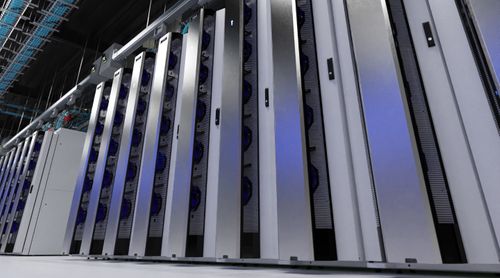 FÜR KI OPTIMIERT: IT-RACKS FÜR BIS ZU 200 KW PLUS DARAUF ABGESTIMMTE INFRASTRUKTURLÖSUNGEN