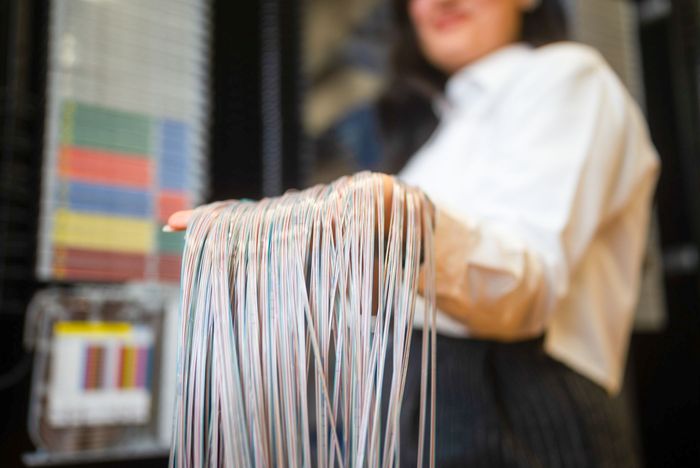 New ribbon solution from HUBER+SUHNER offers 60 % faster splicing for data center operations