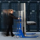 PRONOMIC Lift&DriveDC nachhaltige Server-Handling-Hebelift Baureihe - smart moves for safe work
