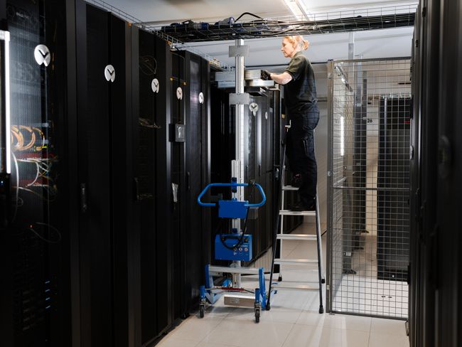 Safe & smart handling with Pronomic Lift&DriveDC