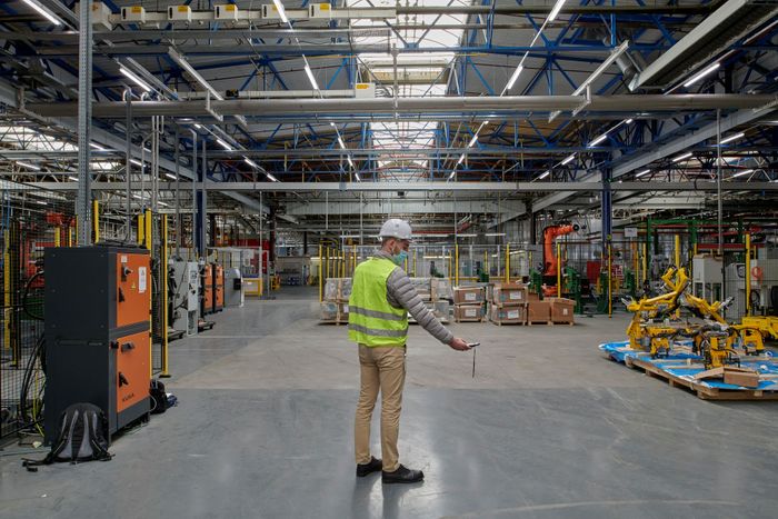 AMPHIBIA - Moisture-proof luminaire - Robust. Versatile. For complex environments