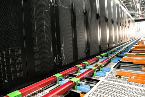 Levage de baies informatiques en exploitation