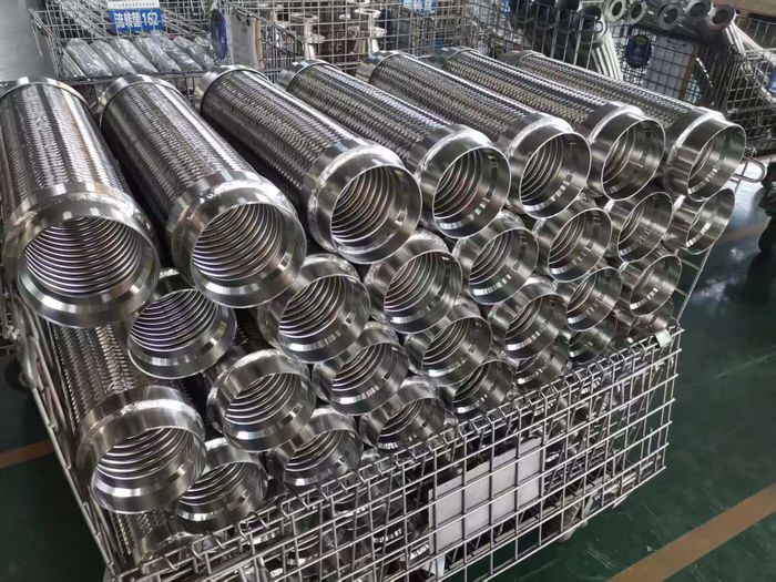 Pipe welded metal hose