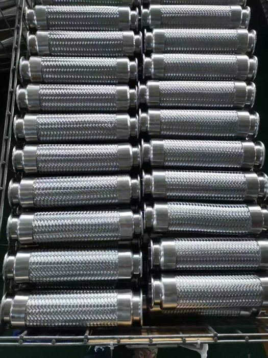 Chuck connection metal hose