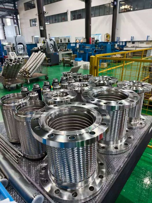 Flange connection metal hose