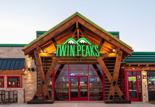 Ahead of the Historic Opening of Its 100th Location, Twin Peaks Prepares for Accelerated Growth
