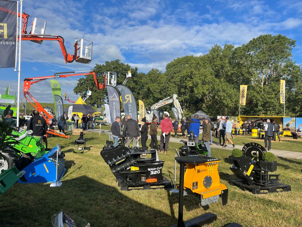 Robustrack Debut Plantworx Demo Stand with MB, Malaguti and MDB