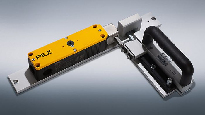 New versions of the safety bolt PSENbolt in conjunction with the mechanical safety gate system PSENmech with guard locking - stopping manipulation
