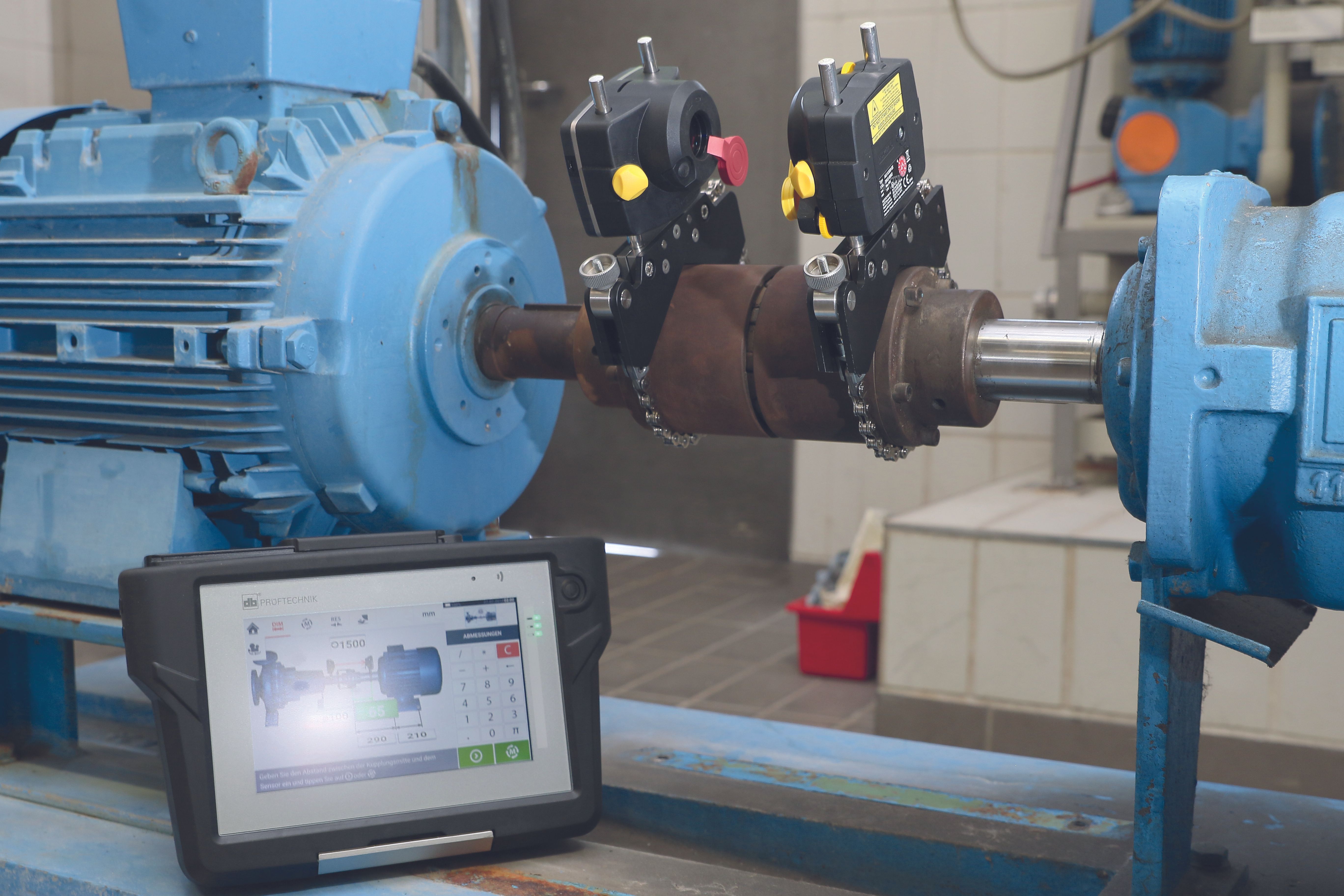 оборудование для лазерной центровки валов. прибор для центровки валов лазерный. центровка насоса с электродвигателем проволокой. отцентровать. лазерная центровка baltech.