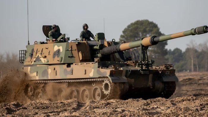 Not just FA-50s: Poland buys more than 900 K2 Black Panther tanks and more  than 600 K9 Thunder howitzers from South Korea