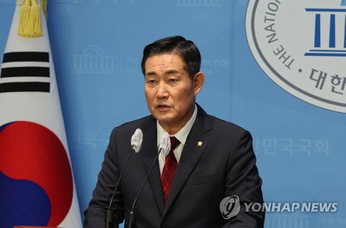 South Korean defence chief says North Korea supplied 7,000 containers of munitions to Russia: ABC