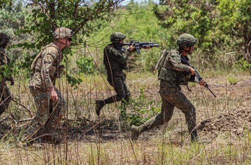 US Soldiers Test New Kit In Philippines